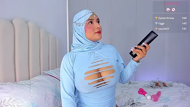 Snapshot of Amira-Zahra chatting on April 1, 2026, 1:41 pm Amira-Zahra online show from April 1, 2026, 1:41 pm