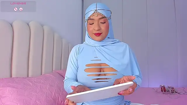 Snapshot of Amira-Zahra chatting on June 24, 2026, 11:02 pm Amira-Zahra online show from June 24, 2026, 11:02 pm