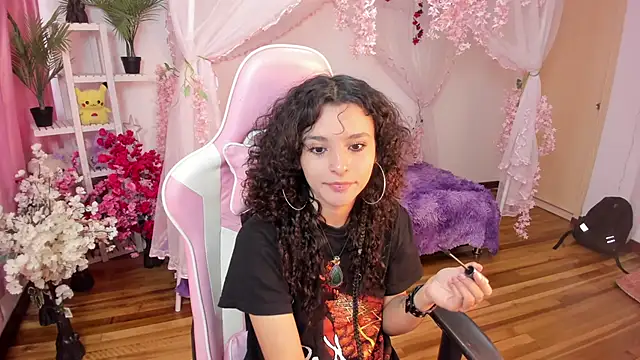 Snapshot of gummo_ chatting on December 18, 2025, 8:56 pm gummo online show from December 18, 2025, 8:56 pm