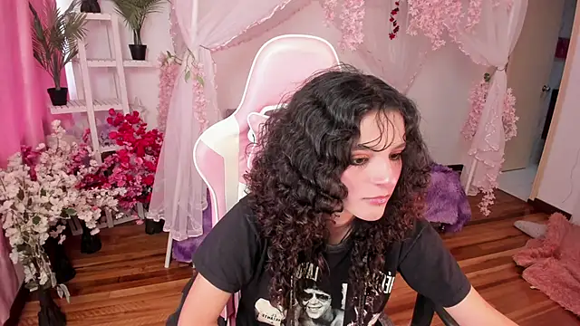 Snapshot of gummo_ chatting on December 20, 2025, 8:22 pm gummo online show from December 20, 2025, 8:22 pm