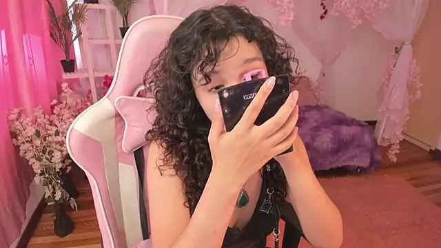 Snapshot of gummo_ chatting on December 19, 2025, 8:11 pm gummo online show from December 19, 2025, 8:11 pm