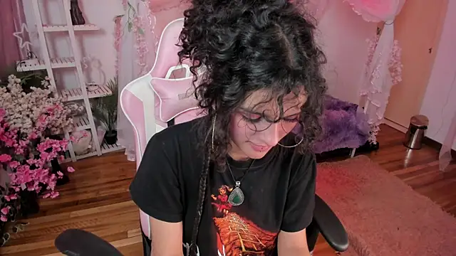 Snapshot of gummo_ chatting on December 13, 2025, 8:04 pm gummo online show from December 13, 2025, 8:04 pm