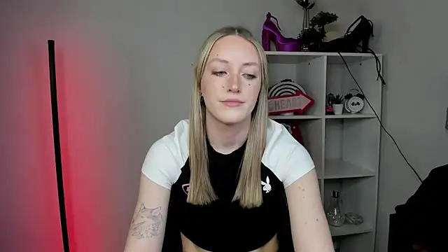 Snapshot of EvelynBlond chatting on March 24, 2026, 1:22 pm EvelynBlond online show from March 24, 2026, 1:22 pm