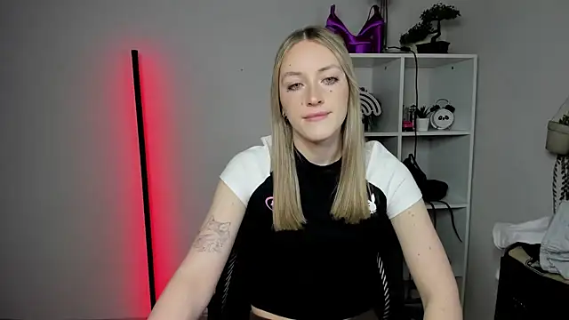 Snapshot of EvelynBlond chatting on March 11, 2026, 6:29 am EvelynBlond online show from March 11, 2026, 6:29 am