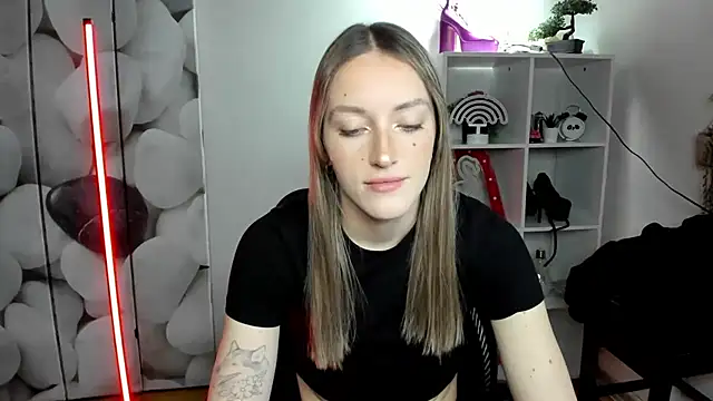 EvelynBlond online show from January 14, 2026, 1:37 pm