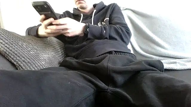 kefke159 online show from April 6, 2026, 4:52 pm