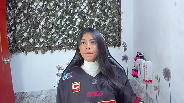 Snapshot of NaommiCampbell chatting on November 21, 2025, 9:58 pm NaommiCampbell online show from November 21, 2025, 9:58 pm