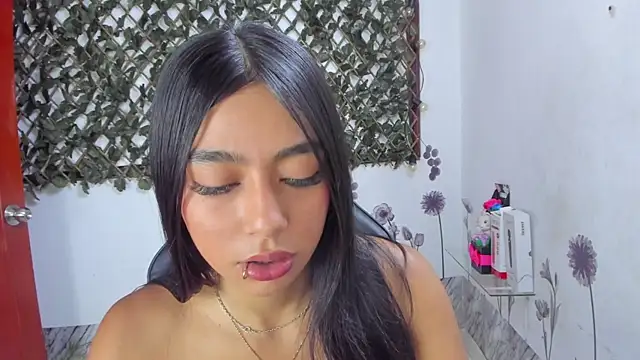 Snapshot of NaommiCampbell chatting on November 22, 2025, 7:13 pm NaommiCampbell online show from November 22, 2025, 7:13 pm