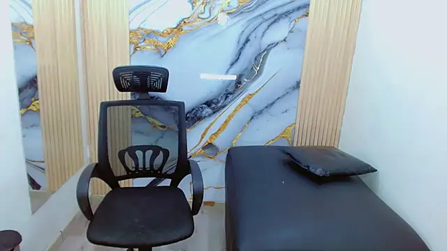 Snapshot of MeganCock chatting on November 23, 2025, 2:43 am MeganCock online show from November 23, 2025, 2:43 am