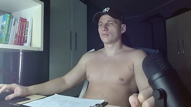 Snapshot of Poliglotjoe1 chatting on November 28, 2025, 4:23 am Poliglotjoe1 online show from November 28, 2025, 4:23 am