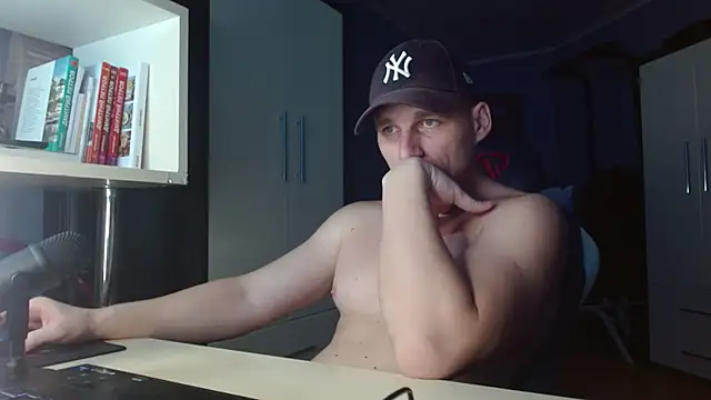 Snapshot of Poliglotjoe1 chatting on December 1, 2025, 8:48 am Poliglotjoe1 online show from December 1, 2025, 8:48 am