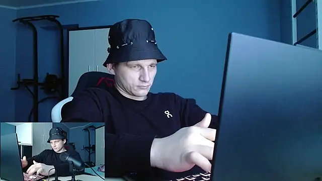 Poliglotjoe1 online show from February 8, 2026, 9:29 am