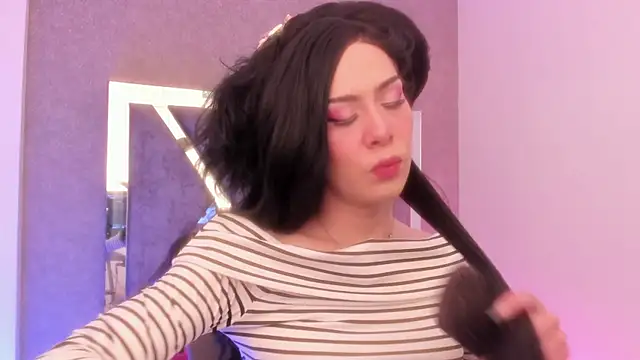 frany wolf  online show from November 25, 2025, 1:28 am