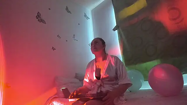 tiffanystorms- online show from November 23, 2025, 11:31 am