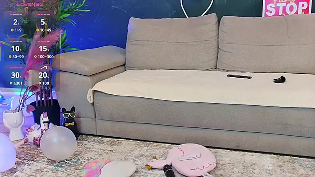 AlessiaDebbie online show from November 28, 2025, 8:42 pm