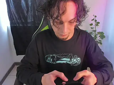 Snapshot of alessandro_garcia chatting on January 14, 2026, 9:51 pm alessandro garcia online show from January 14, 2026, 9:51 pm