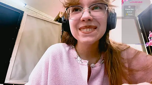 LouettaTornese online show from November 28, 2025, 8:14 am