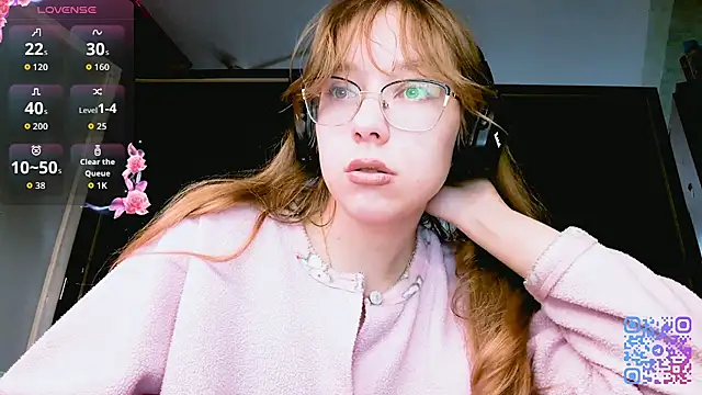 LouettaTornese online show from November 30, 2025, 7:09 am