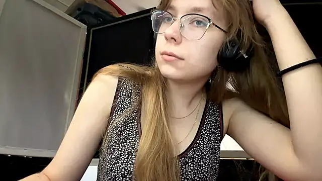 LouettaTornese online show from November 22, 2025, 8:57 am