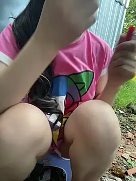 XndSeraphina online show from December 4, 2025, 9:52 am