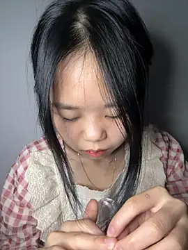 Snapshot of Kiee-lee chatting on December 3, 2025, 1:32 pm Kiee-lee online show from December 3, 2025, 1:32 pm