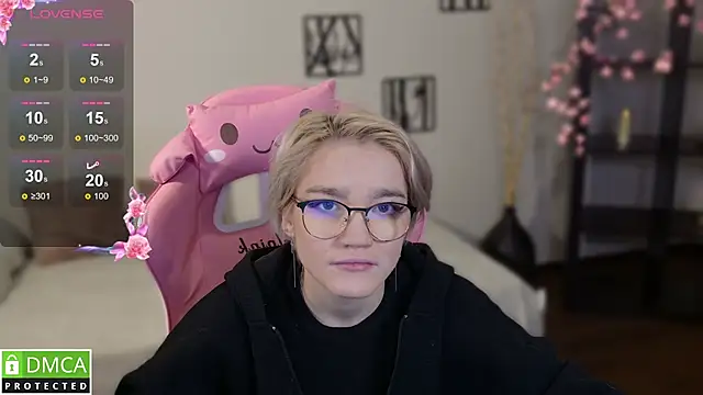 Snapshot of Megan_Lora chatting on November 23, 2025, 1:48 am Megan Lora online show from November 23, 2025, 1:48 am