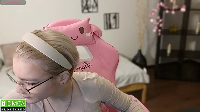 Snapshot of Megan_Lora chatting on November 26, 2025, 1:05 am Megan Lora online show from November 26, 2025, 1:05 am