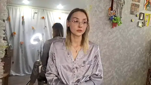 MistieSchorn online show from November 20, 2025, 1:01 pm