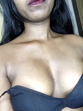 Snapshot of Simran_0011 chatting on March 2, 2026, 11:22 pm Simran 0011 online show from March 2, 2026, 11:22 pm