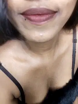 Snapshot of Simran_0011 chatting on April 12, 2026, 6:11 pm Simran 0011 online show from April 12, 2026, 6:11 pm