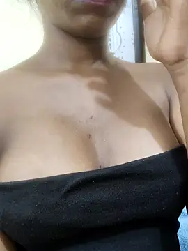 Snapshot of Simran_0011 chatting on March 18, 2026, 2:04 am Simran 0011 online show from March 18, 2026, 2:04 am