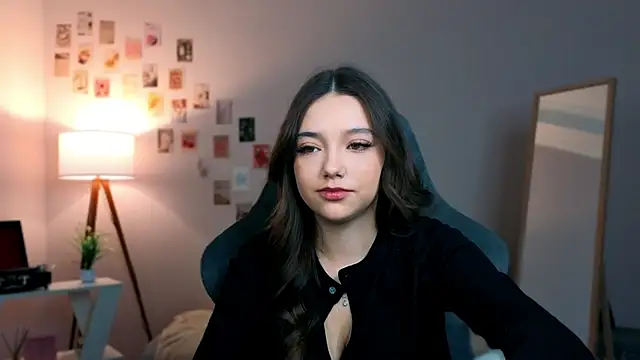 Snapshot of Vexorine chatting on February 17, 2026, 7:22 pm Vexorine online show from February 17, 2026, 7:22 pm