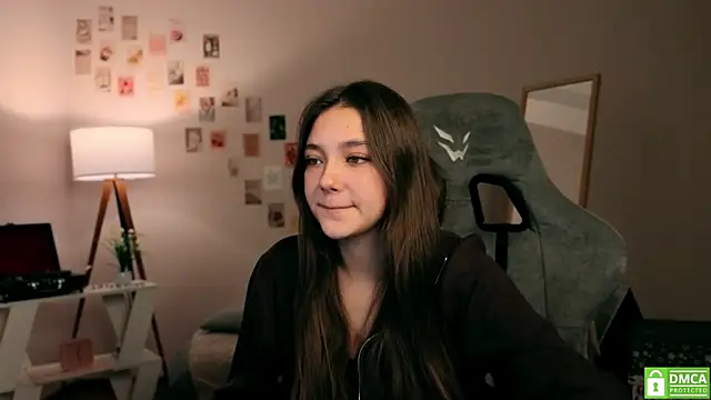 Snapshot of Vexorine chatting on December 3, 2025, 7:35 pm Vexorine online show from December 3, 2025, 7:35 pm