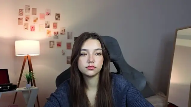 Snapshot of Vexorine chatting on December 18, 2025, 8:34 pm Vexorine online show from December 18, 2025, 8:34 pm