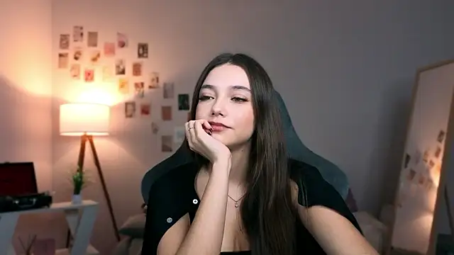 Snapshot of Vexorine chatting on March 3, 2026, 7:43 pm Vexorine online show from March 3, 2026, 7:43 pm