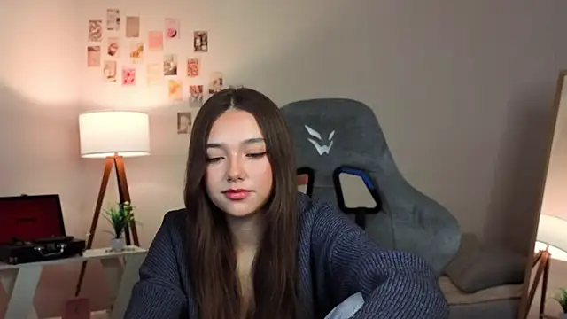 Snapshot of Vexorine chatting on December 17, 2025, 8:36 pm Vexorine online show from December 17, 2025, 8:36 pm