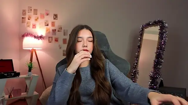 Snapshot of Vexorine chatting on January 7, 2026, 7:08 pm Vexorine online show from January 7, 2026, 7:08 pm