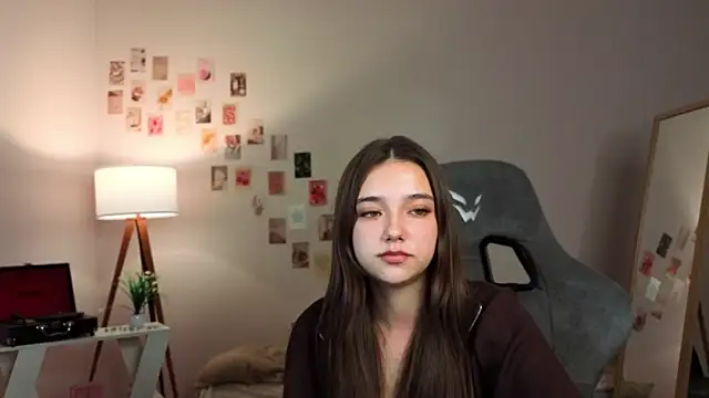 Snapshot of Vexorine chatting on December 13, 2025, 8:15 pm Vexorine online show from December 13, 2025, 8:15 pm