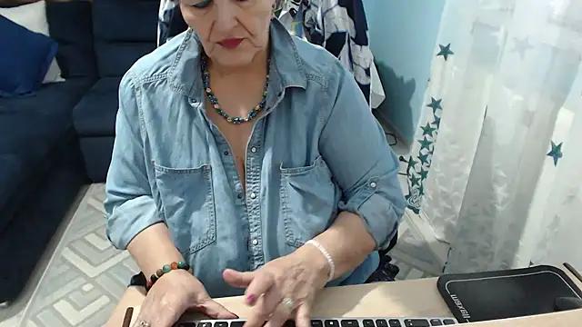 Snapshot of MatureMaiden chatting on July 23, 2026, 8:00 am MatureMaiden online show from July 23, 2026, 8:00 am