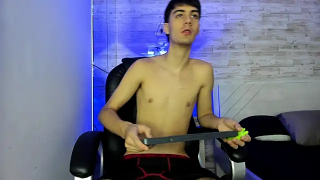 Emir Ozan  online show from November 30, 2025, 11:00 am