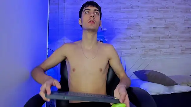 Emir Ozan  online show from December 1, 2025, 11:11 am