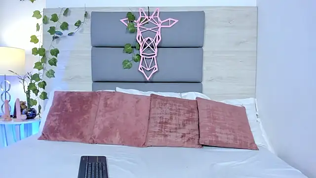 Snapshot of SilvanaCortes chatting on December 18, 2025, 3:55 am SilvanaCortes online show from December 18, 2025, 3:55 am