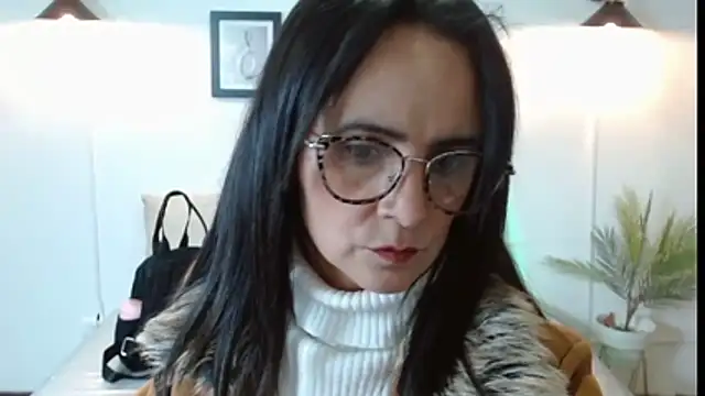 Snapshot of Juliana__lx chatting on December 4, 2025, 12:59 pm Juliana lx online show from December 4, 2025, 12:59 pm