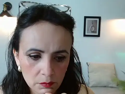 Juliana  lx online show from January 13, 2026, 1:15 pm