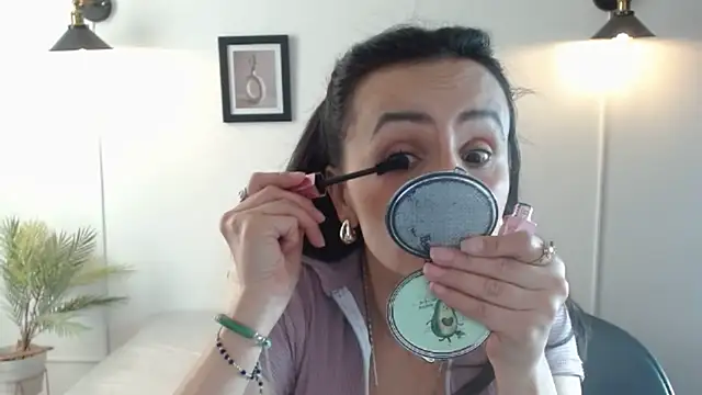 Juliana  lx online show from April 14, 2026, 2:00 pm