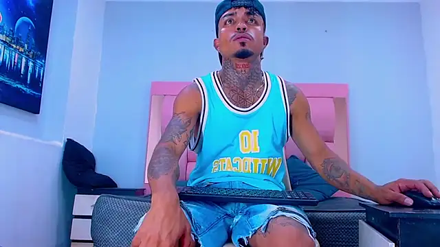 Snapshot of Hot_Latino_x chatting on February 16, 2026, 12:37 pm Hot Latino x online show from February 16, 2026, 12:37 pm