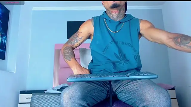 Snapshot of Hot_Latino_x chatting on February 6, 2026, 12:34 pm Hot Latino x online show from February 6, 2026, 12:34 pm