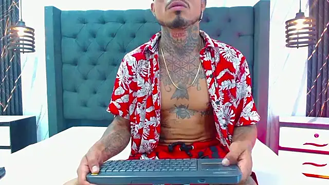 Snapshot of Hot_Latino_x chatting on January 5, 2026, 8:12 pm Hot Latino x online show from January 5, 2026, 8:12 pm