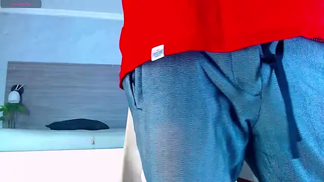 Snapshot of Hot_Latino_x chatting on February 5, 2026, 12:45 pm Hot Latino x online show from February 5, 2026, 12:45 pm