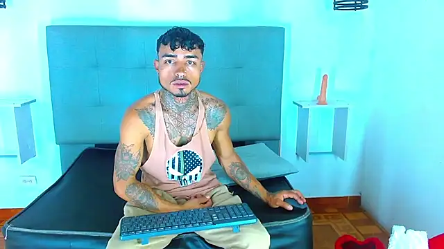 Snapshot of Hot_Latino_x chatting on January 9, 2026, 12:12 pm Hot Latino x online show from January 9, 2026, 12:12 pm